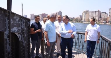 وزير الإنتاج الحربى ومحافظ دمياط يتفقدان كوبرى دمياط التاريخى
