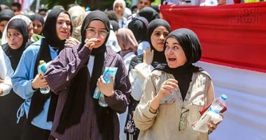 تباين آراء طلاب الثانوية العامة حول امتحان العربى.. واتفاق على المستوى المتوسط