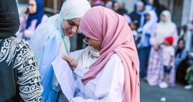 طلاب الثانوية العامة يؤدون اليوم امتحان اللغة العربية و55 سؤالا بالاختبار.. صور 
