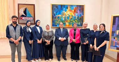 رئيس جامعة كفر الشيخ يفتتح معرضًا فنيًا لإبداعات طلاب التربية النوعية