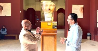 الدكتور لطفى عبد الحميد والزميل محمد أسعد أمام رأس حتشبسوت