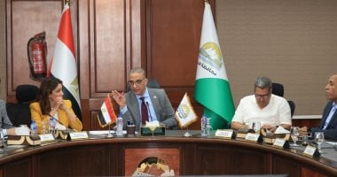 محافظ الجيزة يوجه بتطبيق آلية جمع القمامة من العقارات فى عدد من الأحياء