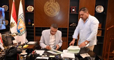 محافظ جنوب سيناء يعتمد 166 عقدا للتجمعات التنموية بالمرحلة الثانية بمدينة الطور
