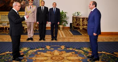 لبنة وأبو الدهب وأبو العزم وهدى عيسى يؤدون اليمين القانونية أمام الرئيس السيسى رؤساءً لمحكمة النقض ومجلس الدولة وهيئة قضايا الدولة والنيابة الإدارية.. الرئيس يؤكد التزام مؤسسات الدولة بدعم استقلال القضاء