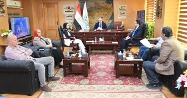 محافظ الفيوم يناقش مشكلات الري ومياه الشرب والصرف الصحى 