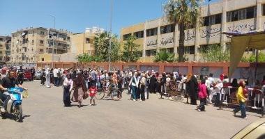 امتحان خارج التوقعات.. قلق طلاب الثانوية العامة بدمياط بسبب امتحان الكيمياء