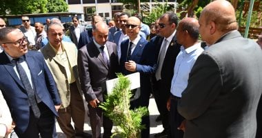 الحديقة النباتية بجامعة أسيوط تضم 180 نوعا وصنفا نباتيا متنوعا ونادرا.. صور
