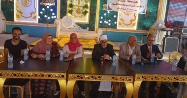 جانب من تسليم شهادات محو الأمية بالقليوبية