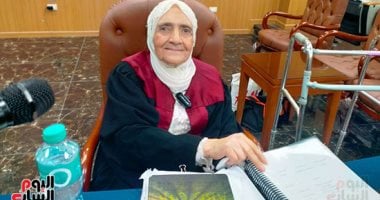 باحثة فى سن الـ83 تناقش رسالة دكتوراه بآداب المنصورة حول الشيخوخة النشطة.. مدير مكتبة الإسكندرية يترأس لجنة المناقشة والحكم.. والباحثة: شغفى بالعلم كان دافعا لمواصلة مسيرتى العلمية رغم تقدمى بالعمر.. فيديو وصور