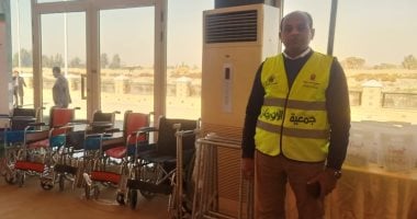 ضمن جهود التحالف الوطنى.. تسليم كراسى متحركة لذوى الهمم فى سوهاج