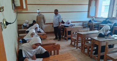 رئيس منطقة سوهاج الأزهرية يتفقد لجان امتحانات الثانوية بمركز جرجا