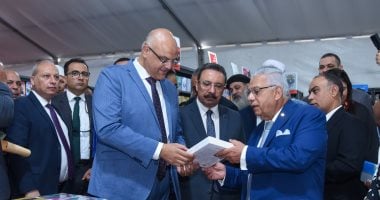 مكتبة الإسكندرية تتألق بمعرضها الدولي للكتاب.. 85 دار نشر والبرنامج الثقافي يشهد طفرة كبيرة بارتفاع عدد الفعاليات إلى 400.. 1000 متحدث من مختلف المجالات.. اختيار المخرج والكاتب الكبير داود عبد السيد شخصية العام
