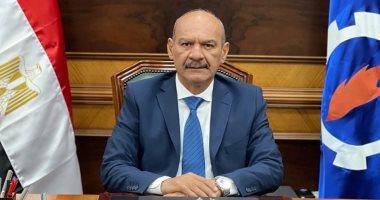 محافظ السويس: أبلغوا فورا عن أى معوقات أو رسوم غير رسمية بإجراءات التقنين