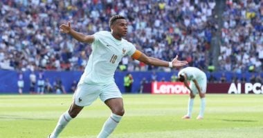 الصالح سبورت : أسطورة هولندا يفتح النار بسبب مبابي: كيف يشكك أحد فى أفضل لاعب بالعالم؟