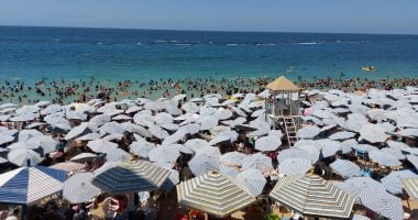 أرخص مصيف فى مصر يبدأ من 5 جنيهات.. شواطئ الإسكندرية ترفع لافتات كامل العدد فى ذروة موسم المصيف.. تدفق رحلات اليوم الواحد يرفع نسبة الإشغال فى الإجازات.. والشواطئ الشرقية الأكثر إقبالا.. صور وفيديو