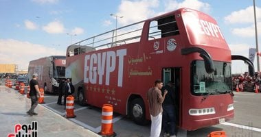 حافلة مكشوفة لاستقبال بعثة منتخب مصر فى العلمين الجديدة.. صور 