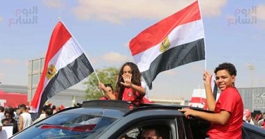 توافد الجماهير على مدينة العلمين الجديدة 