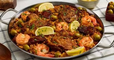 طريقة عمل البايلا الإسبانية.. طبق سى فود لذيذ وغير تقليدى 