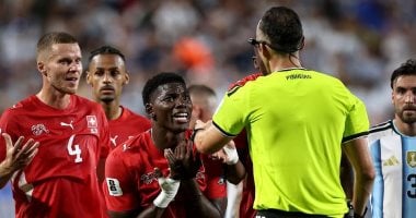 لقطة طرد إمبولو لاعب سويسرا