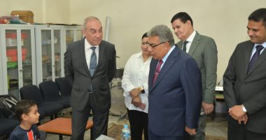 محافظ الدقهلية ورئيس هيئة الاستعلامات يزوران مكتبة مصر العامة بالمنصورة