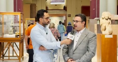 الدكتور أحمد حميدة والزميل محمد أسعد خلال اللقاء 