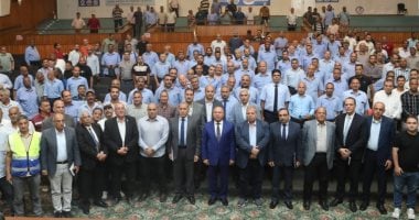 وزير النقل يجتمع بقائدي القطارات وفنيي الصيانة