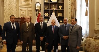 وزير شؤون المجالس النيابية يهنئ رئيس محكمة النقض بمناسبة توليه منصبه الجديد