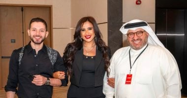 ياسمين عبد العزيز تحضر العرض العالمى الأول لفيلم خلي بالك من نفسك فى الكويت