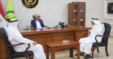 محافظ شمال سيناء يبحث مع مشايخ بئر العبد سبل دعم جهود التنمية
