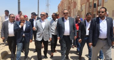 محافظ السويس يتابع مشروعات الصرف الصحي ويوجه بحلول عاجلة لمشكلات البنية التحتية