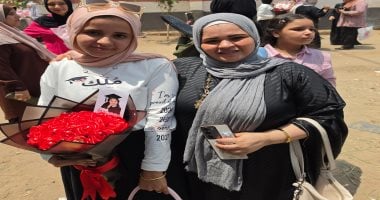 بالزغاريد والورود.. أولياء الأمور بالشرقية يحتفلون بانتهاء ماراثون الثانوية العامة