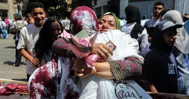 إسدال الستار على ماراثون امتحانات الثانوية العامة وسط فرحة فى عيون الطلاب.. الطلاب: سنة تقيلة تعبنا فيها وشقينا.. وأولياء الأمور: كابوس الثانوية خلص ونتمنى تكليل جهود أبنائنا بالنجاح والدرجات المرتفعة