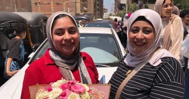 احتفالات طالبات الثانوية العامة أمام اللجان عقب انتهاء الامتحانات بالغربية