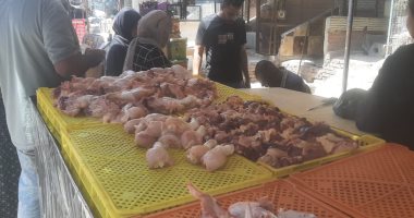 ضبط محل دواجن بشبرا الخيمة يحقن الفراخ لغش المستهلك والتلاعب بالأوزان.. صور