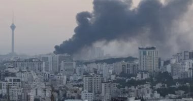 اتساع رقعة المواجهة بين واشنطن وطهران.. أمريكا توسع ضرباتها إلى وسط إيران وتستهدف "مدينة الصواريخ".. وهجمات إيرانية على الكويت والبحرين والأردن.. الحرس الثورى يحذر: مضيق ‫هرمز‬ شديد الخطورة ومغلق بالكامل