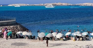 شواطئ البحر المفتوح في مرسى مطروح تستقبل زوارها 
