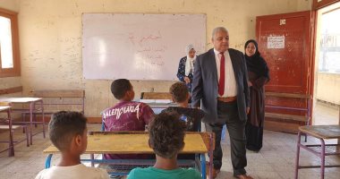 وكيل تعليم الأقصر يتابع بجولاته الميدانية امتحانات الدور الثاني.. صور