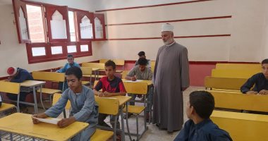 رئيس منطقة سوهاج الأزهرية يتفقد امتحانات الدور الثاني للنقل