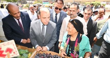 محافظ الغربية يتفقد سوق اليوم الواحد.. ومواطنون: الأسعار أقل بكثير من الأسواق