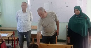 وكيل وزارة التعليم بأسيوط يتابع ختام امتحانات الدور الثاني لصفوف النقل