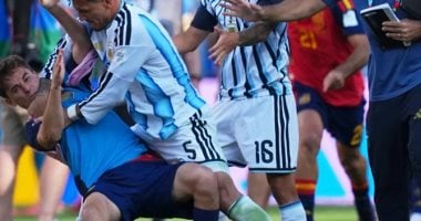 أكثر من 80 ألف أرجنتيني يطالبون بإعادة نهائي كأس العالم 2026 وفيفا تفتح تحقيقًا في أحداث ما بعد المباراة
