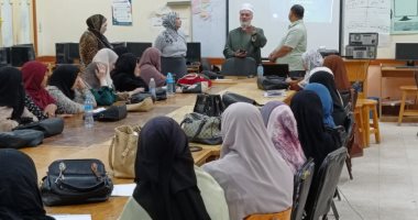 رئيس منطقة سوهاج الأزهرية يتفقد برنامج تدريب معلمات رياض الأطفال
