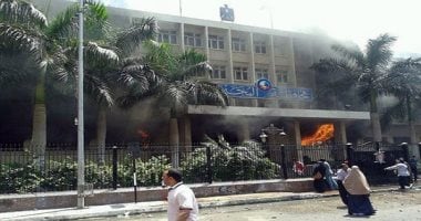 حتى لا ننسى.. من تفجير السيارات إلى حرق أقسام الشرطة.. كيف واجهت البحيرة موجة الإرهاب الإخوانى بعد 30 يونيو؟.. إحراق وتخريب قسم شرطة حوش عيسى.. وإحالة 207 متهمين إلى المحكمة العسكرية لتورطهم فى الأحداث.. صور