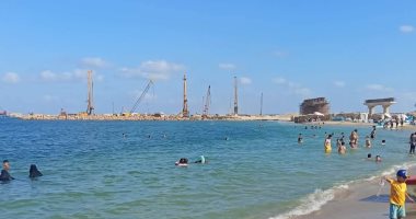 غلق شواطئ وحظر السباحة.. اعرف الشواطئ المغلقة في مصايف المحافظات