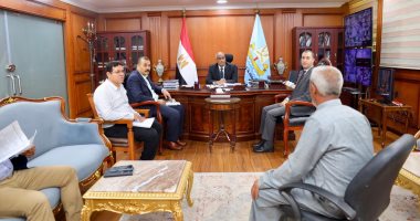 محافظ كفر الشيخ يبحث عددا من طلبات وشكاوى المواطنين