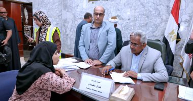 محافظ سوهاج يشدد على أولوية سرعة الاستجابة لشكاوى المواطنين 