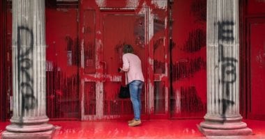 نشطاء "فلسطين أكشن" يواجهون عقوبة السجن بعد كسر زجاج بنك فى بيرنلى