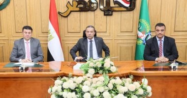 محافظ المنوفية يناقش آليات تنفيذ مشروعات الخطة الاستثمارية الجديدة