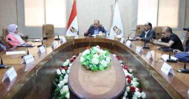 نائب محافظ الوادي الجديد يتابع المشروعات الخدمية بقرى حياة كريمة بالفرافرة
