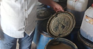 ضبط طن ونصف مواد غذائية وأكثر من 10 آلاف عبوة مجهولة المصدر بكفر الشيخ